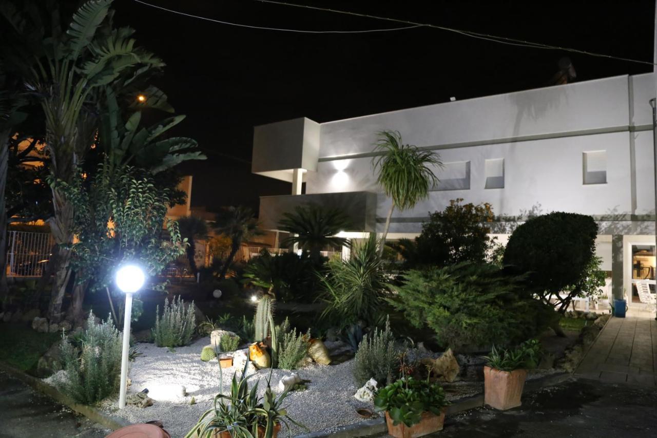 Viro House Bed & Breakfast Squinzano Exterior photo